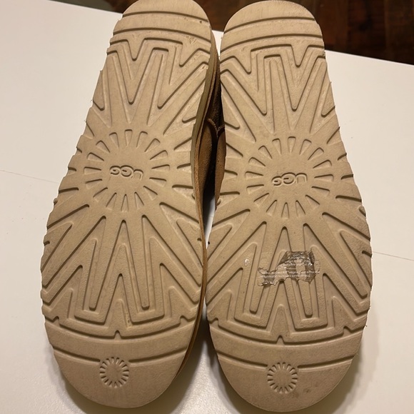 Mens UGG boot , hardly worn - Picture 4 of 6